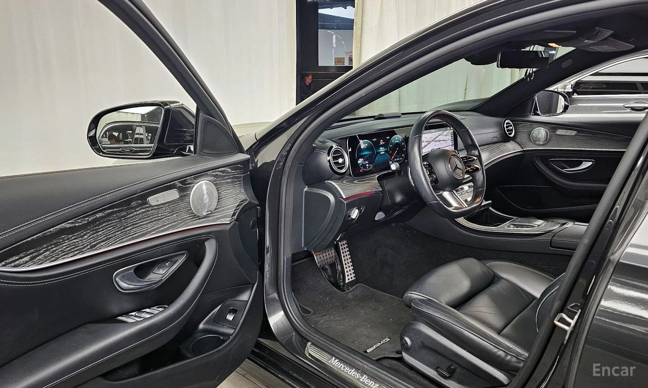 Mercedes-Benz E 350 AMG* LINE* 4MATIC* BURMESTER* ДИСТРОНИК* ХЕДЪП* 36, снимка 5 - Автомобили и джипове - 55901635