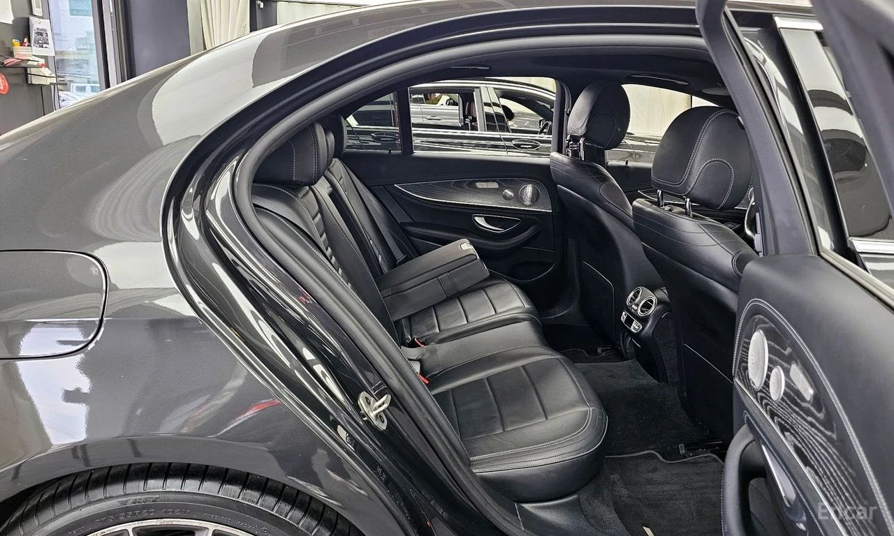 Mercedes-Benz E 350 AMG* LINE* 4MATIC* BURMESTER* ДИСТРОНИК* ХЕДЪП* 36, снимка 13 - Автомобили и джипове - 55901635