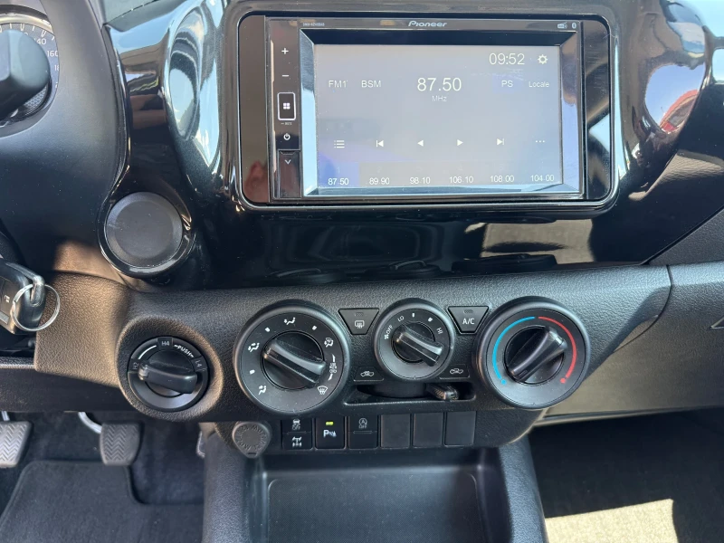 Toyota Hilux 2.4d4d, снимка 14 - Автомобили и джипове - 51547192