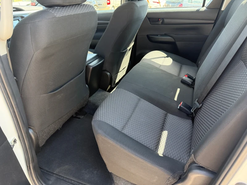 Toyota Hilux 2.4d4d, снимка 13 - Автомобили и джипове - 51547192