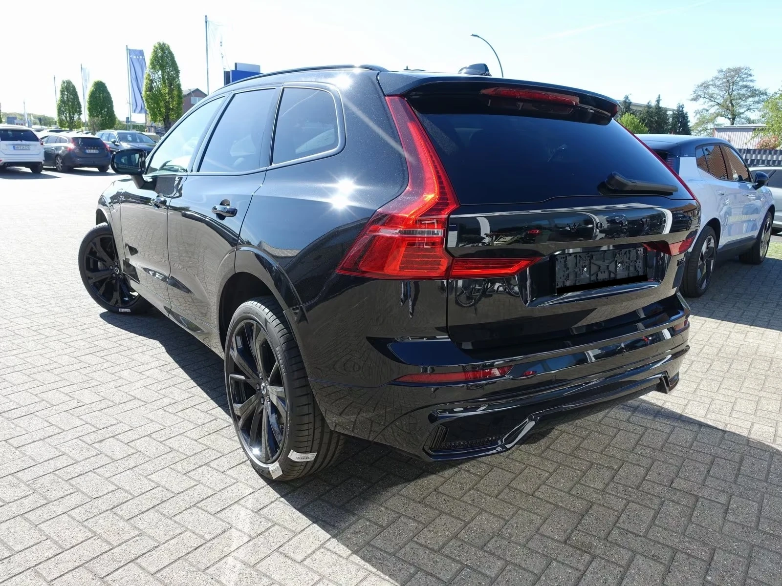Volvo XC60 T8 AWD Black Edition Plus, снимка 4 - Автомобили и джипове - 54458495