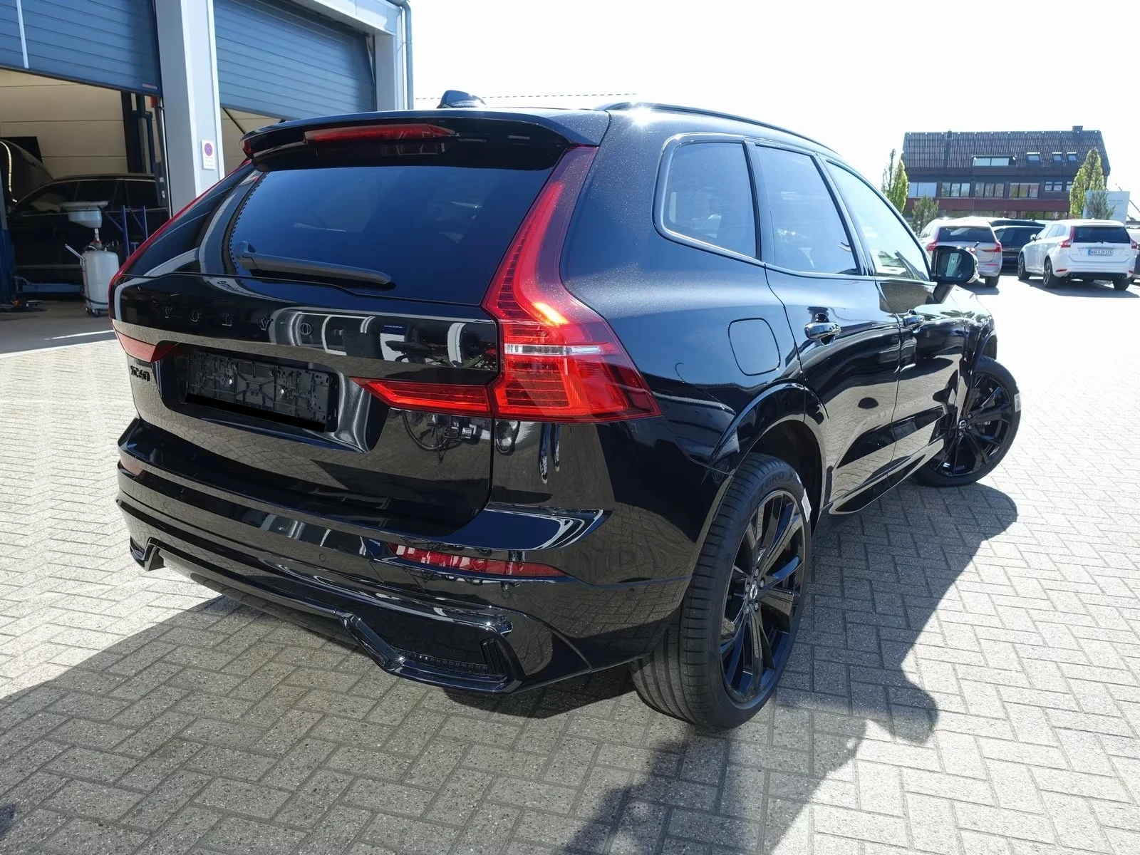 Volvo XC60 T8 AWD Black Edition Plus, снимка 2 - Автомобили и джипове - 54458495
