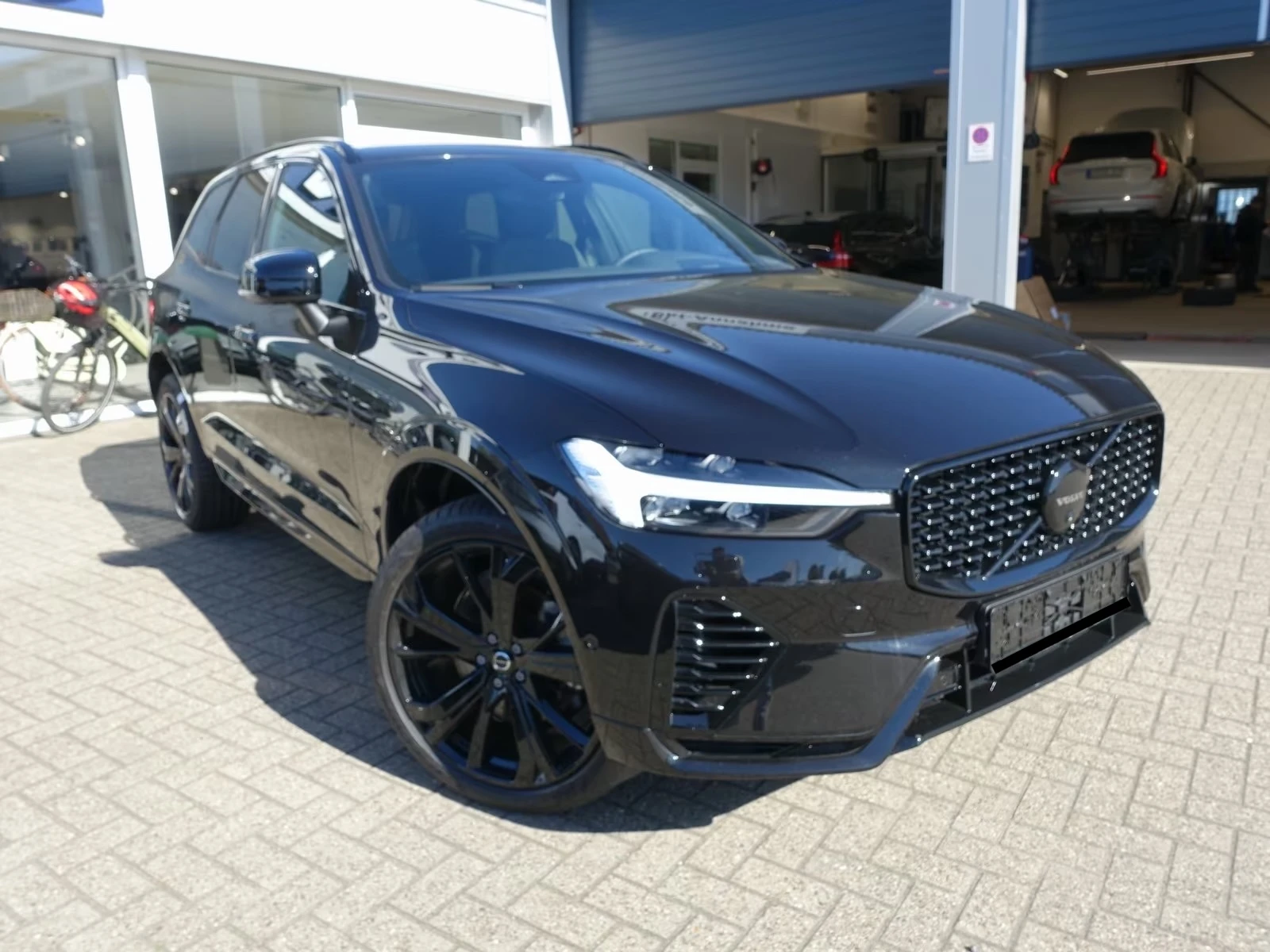Volvo XC60 T8 AWD Black Edition Plus, снимка 3 - Автомобили и джипове - 54458495