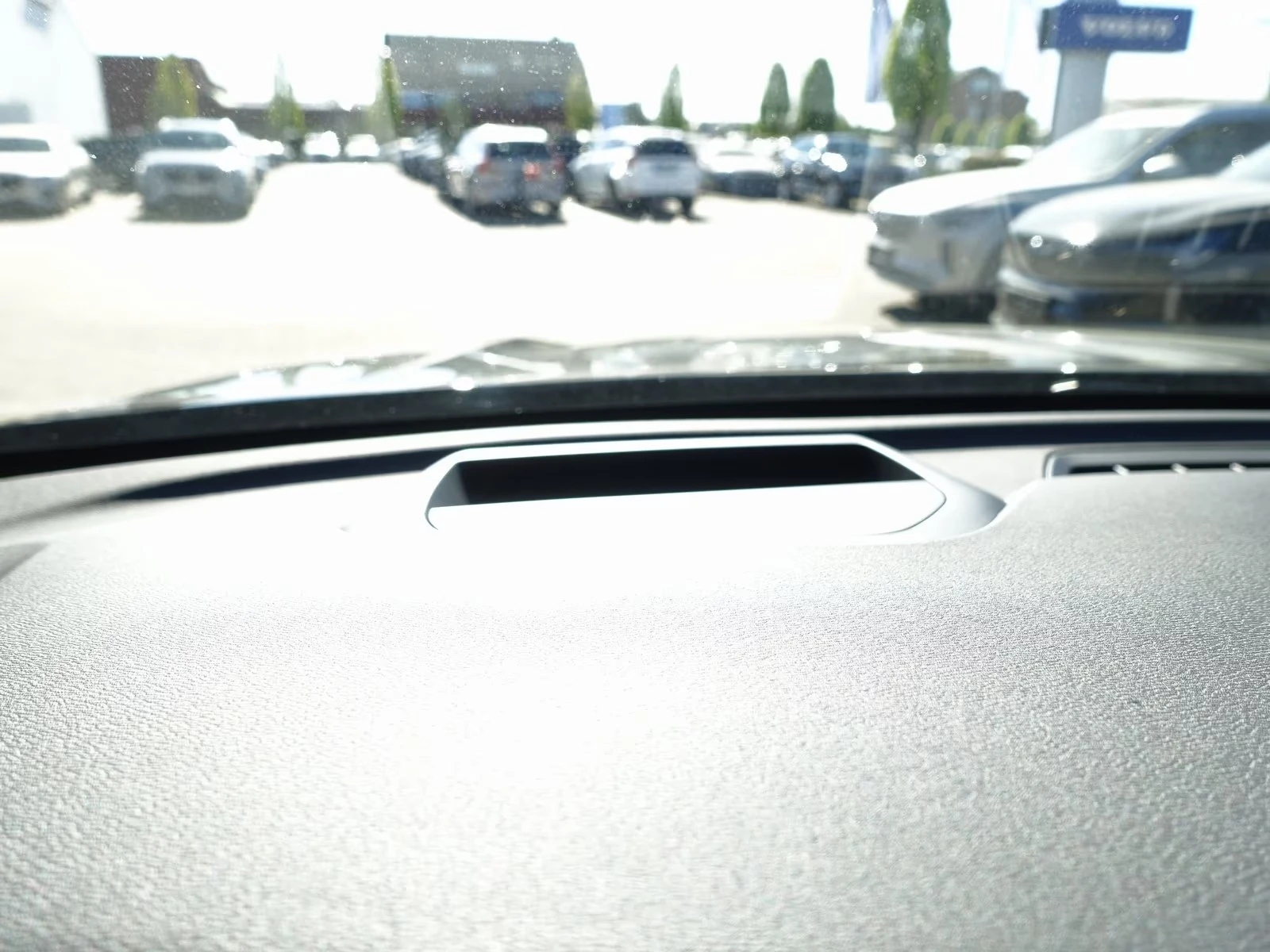 Volvo XC60 T8 AWD Black Edition Plus, снимка 8 - Автомобили и джипове - 54458495