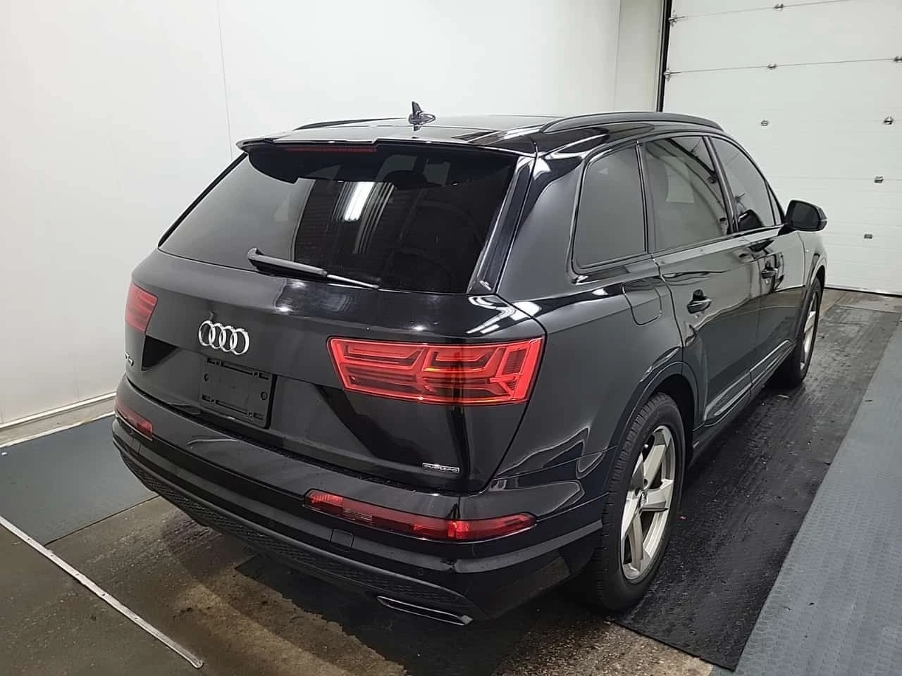 Audi Q7 * 55 Tfsi Quattro Progressiv * CARFAX * , снимка 5 - Автомобили и джипове - 56266119