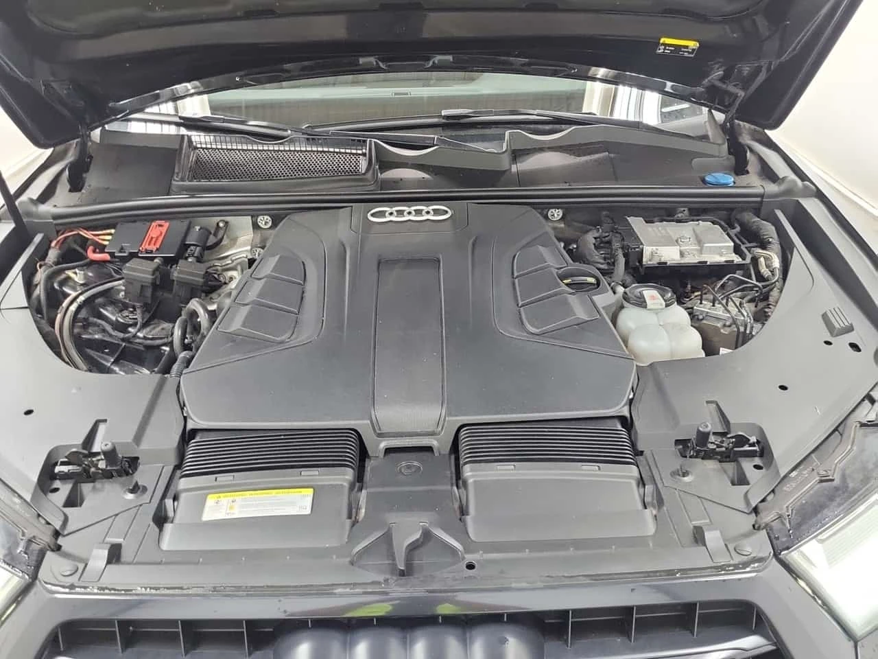 Audi Q7 * 55 Tfsi Quattro Progressiv * CARFAX * , снимка 16 - Автомобили и джипове - 56266119