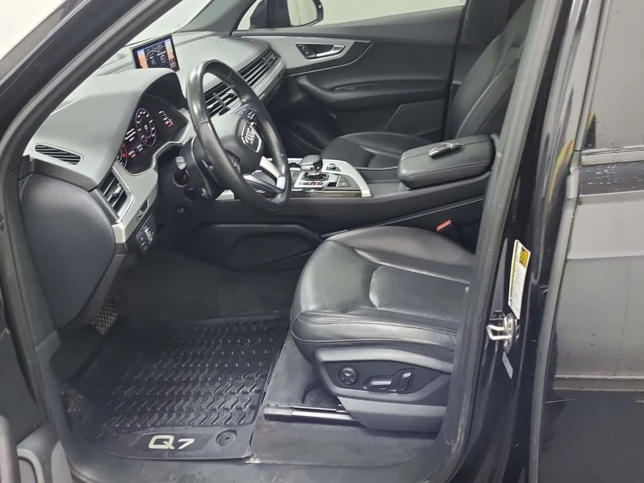 Audi Q7 * 55 Tfsi Quattro Progressiv * CARFAX * , снимка 9 - Автомобили и джипове - 56266119