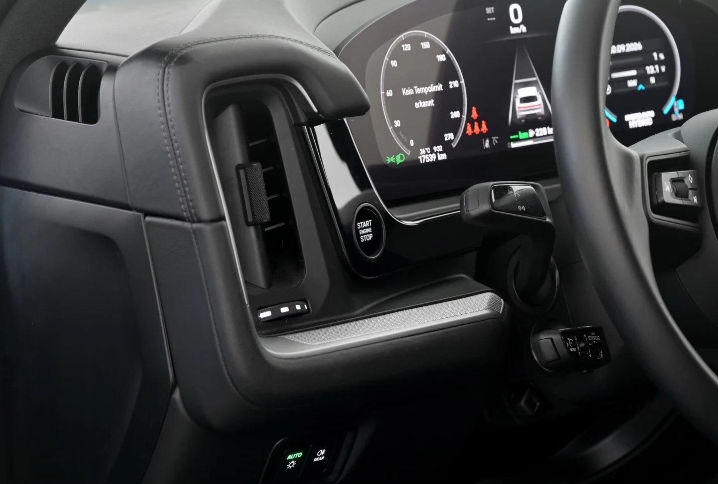 Porsche Cayenne E-HYBRID / BOSE / HUD / 360 / , снимка 11 - Автомобили и джипове - 56534013