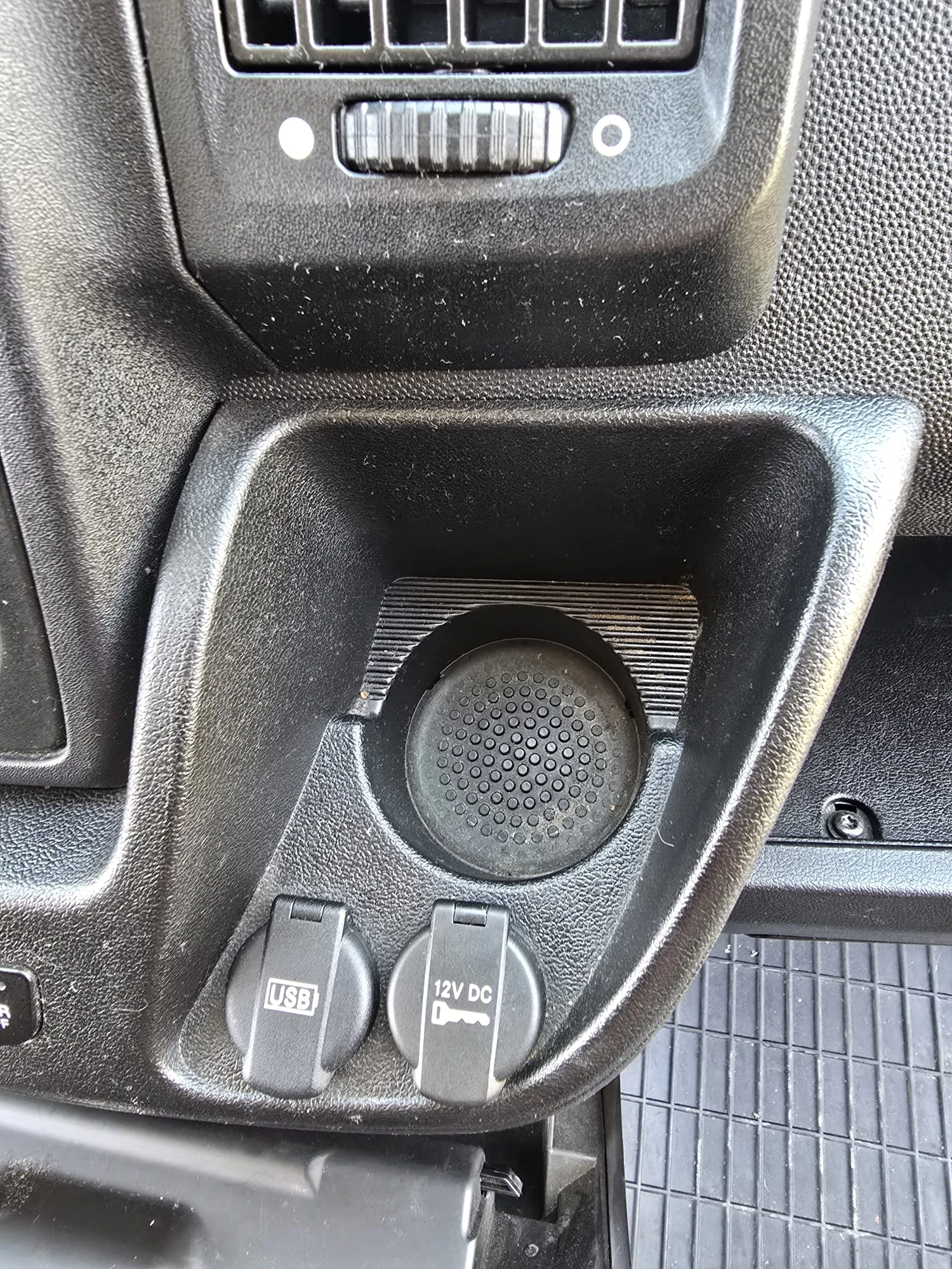 Peugeot Boxer Фургон 335 L2H2, снимка 13 - Бусове и автобуси - 53509101