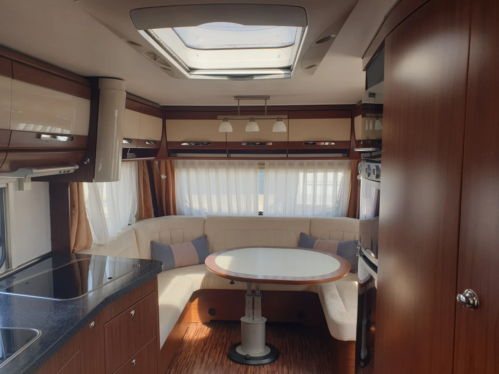 Каравана HYMER / ERIBA NOVA -S 535, снимка 6 - Каравани и кемпери - 56362973