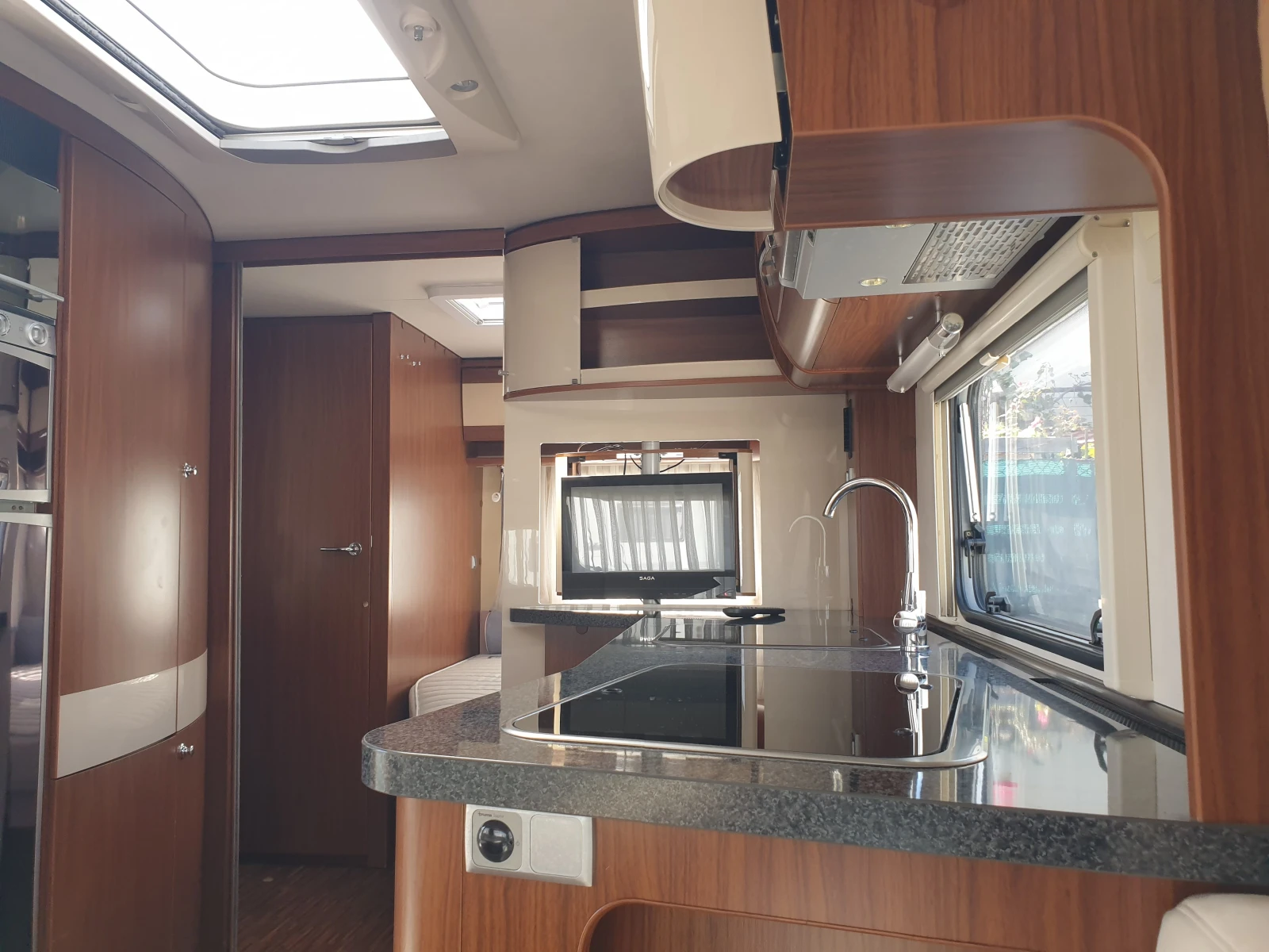 Каравана HYMER / ERIBA NOVA -S 535, снимка 12 - Каравани и кемпери - 56362973