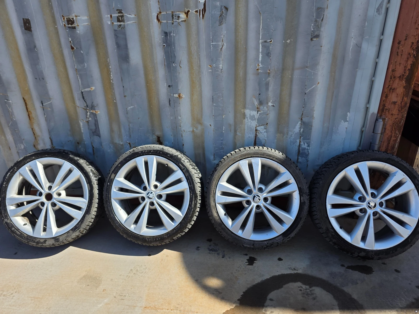 Гуми с джанти Debica 225/40R18