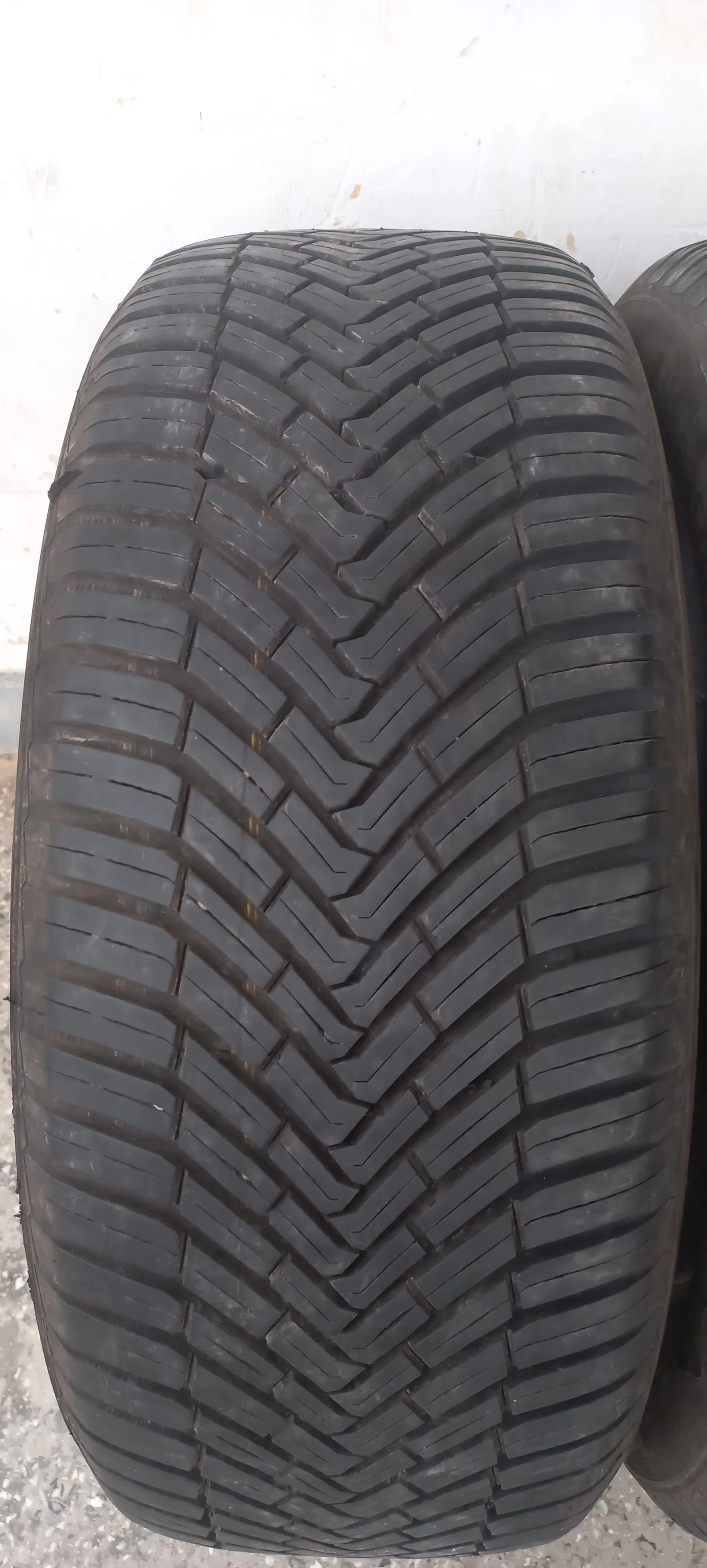 Гуми Всесезонни 225/55R17, снимка 5 - Гуми и джанти - 53832302