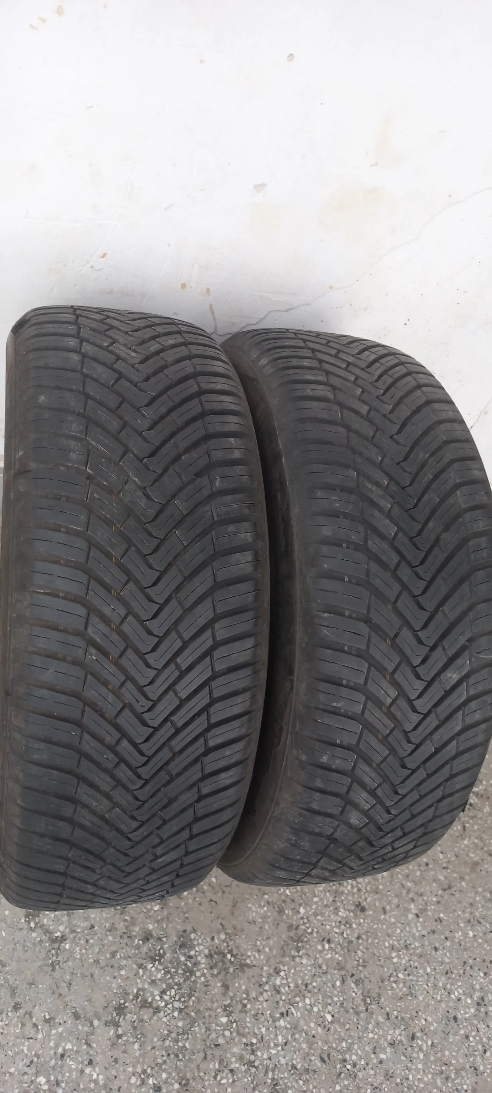 Гуми Всесезонни 225/55R17, снимка 2 - Гуми и джанти - 53832302