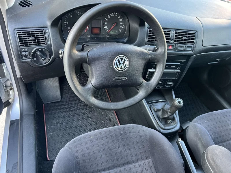 VW Golf 4, снимка 10 - Автомобили и джипове - 48478406