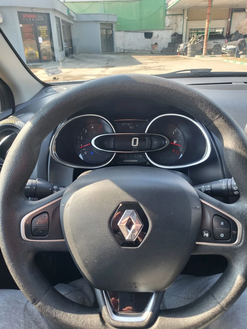 Renault Clio 1.5 dci, снимка 8 - Автомобили и джипове - 49289905