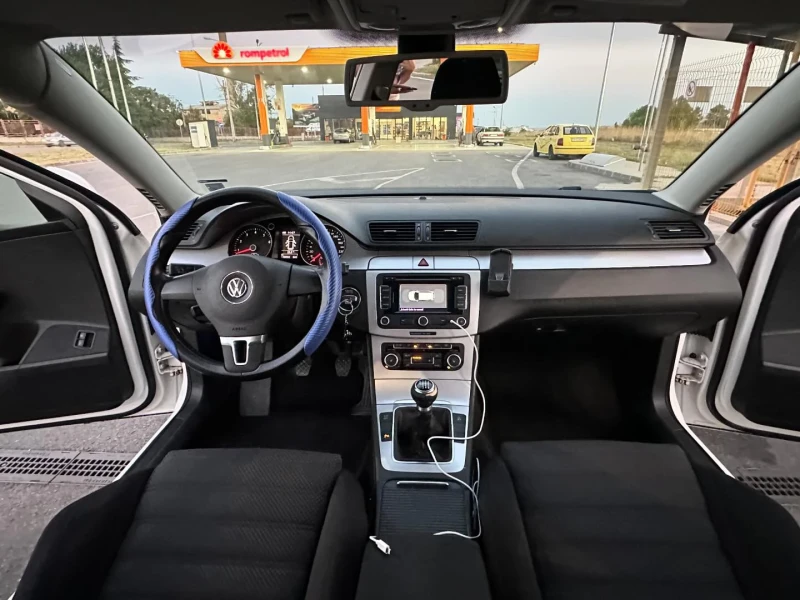 VW Passat 1.4TSI:R-LINE:ПОДГРЕВ:2 ЗОНОВ:, снимка 9 - Автомобили и джипове - 52637353