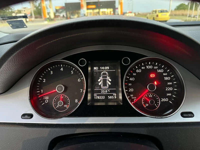 VW Passat 1.4TSI:R-LINE:ПОДГРЕВ:2 ЗОНОВ:, снимка 12 - Автомобили и джипове - 52637353