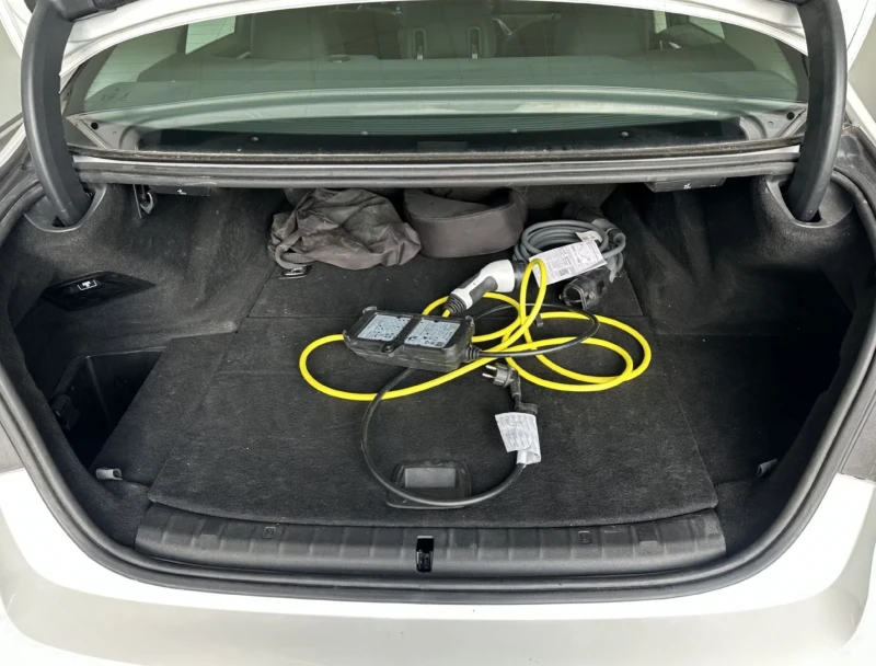 BMW 530E Luxury xDrive.Kamera.Led.Navi.Acc, снимка 13 - Автомобили и джипове - 52822668