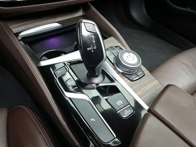 BMW 520 xDrive Luxury Plus, снимка 9 - Автомобили и джипове - 56071152