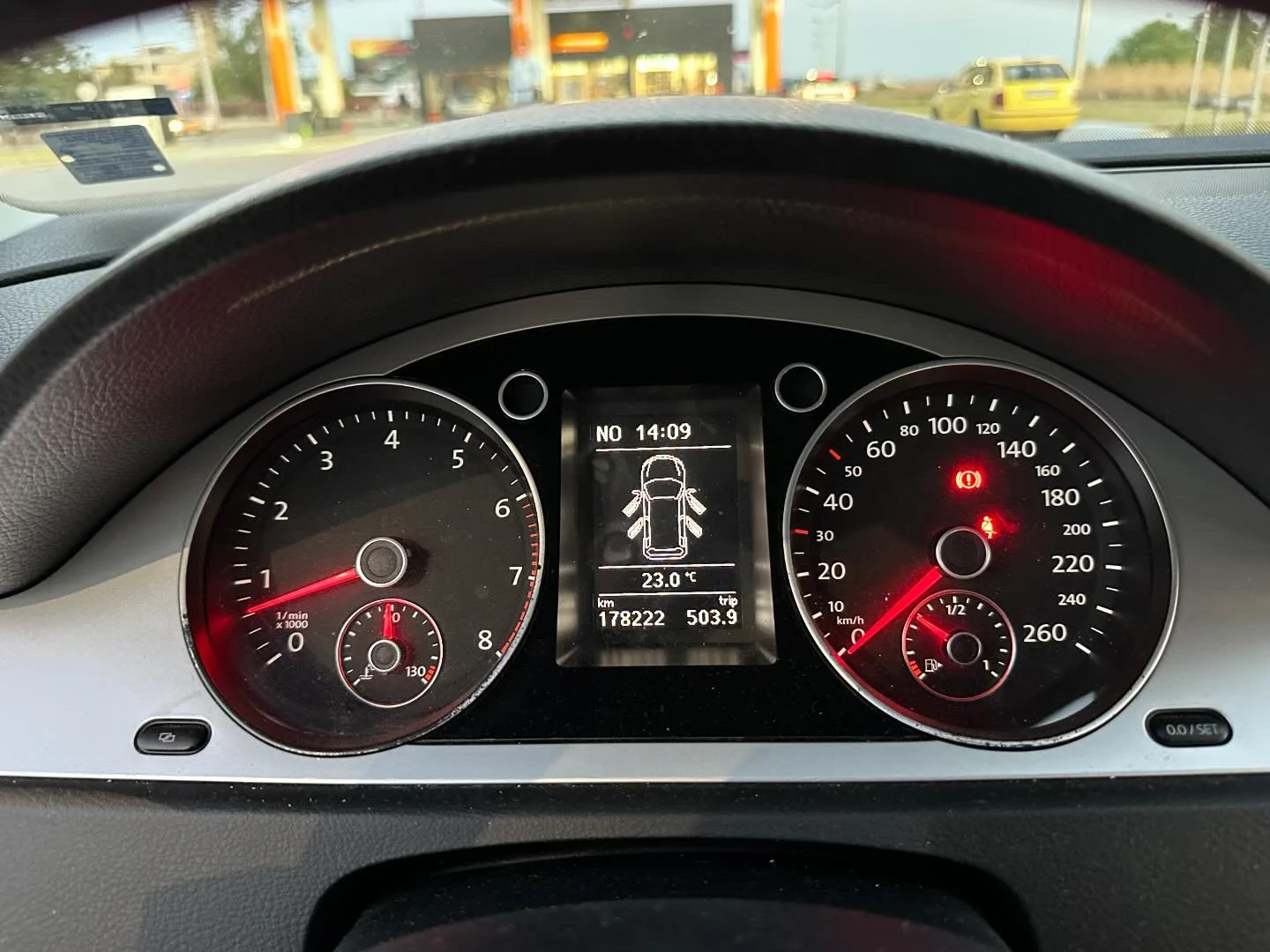 VW Passat 1.4TSI:R-LINE:ПОДГРЕВ:2 ЗОНОВ: | Mobile.bg — изображение 12