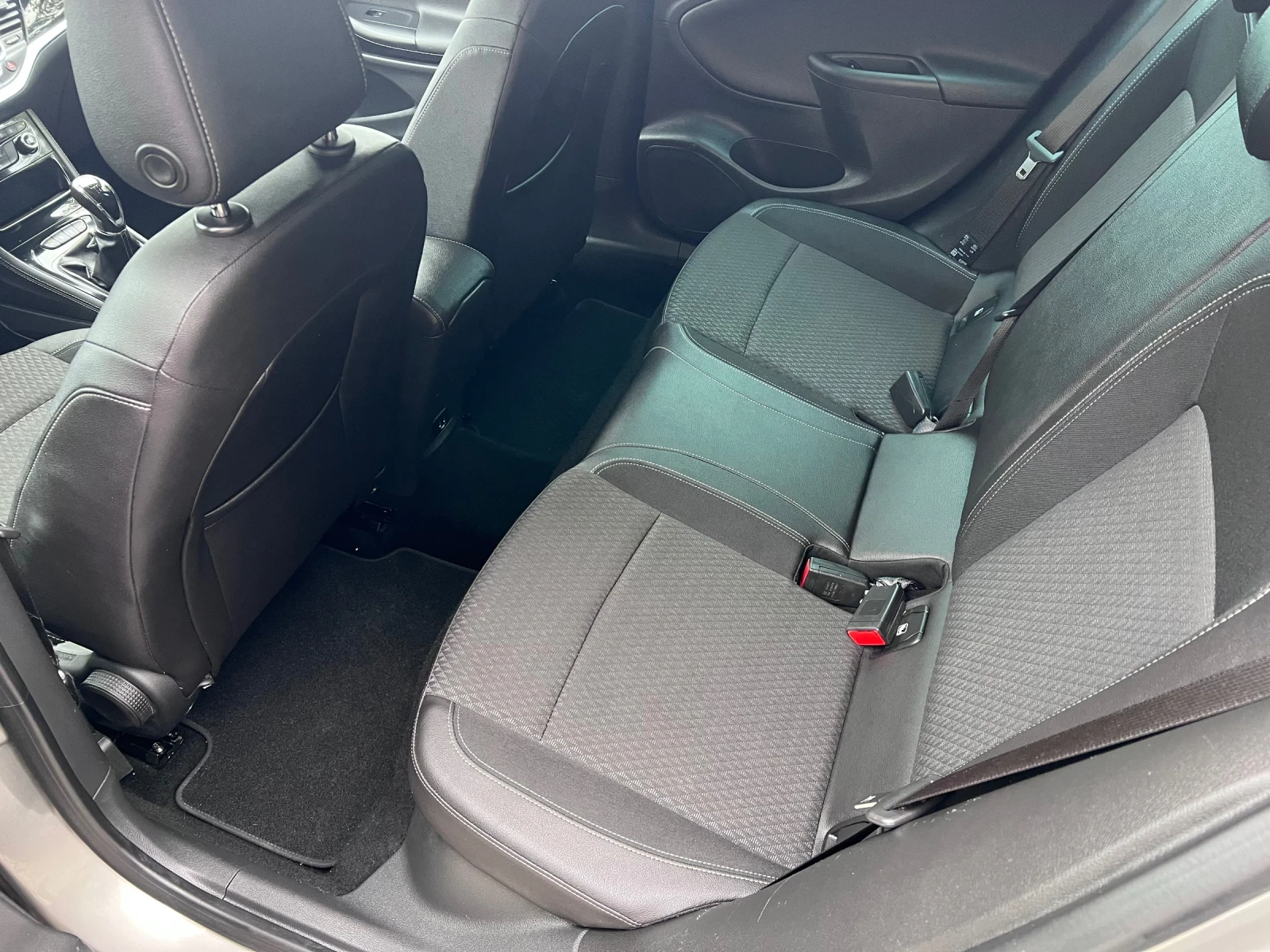 Opel Astra 1.6cdti Innovation  - изображение 9