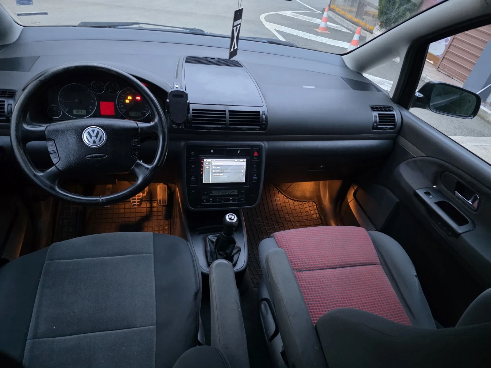 VW Sharan 1.9TDI.116PS.6+ 1.ксенон.климатротик, снимка 12 - Автомобили и джипове - 54062212