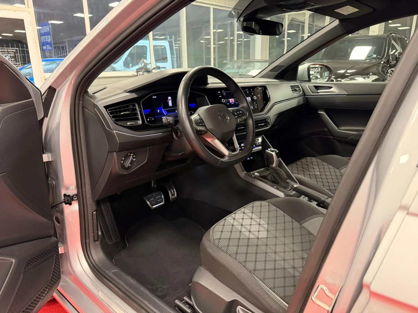 VW Taigo 2023 | R-line | 1.0 TSI | DSG7 | IQ Light, снимка 8 - Автомобили и джипове - 54724656