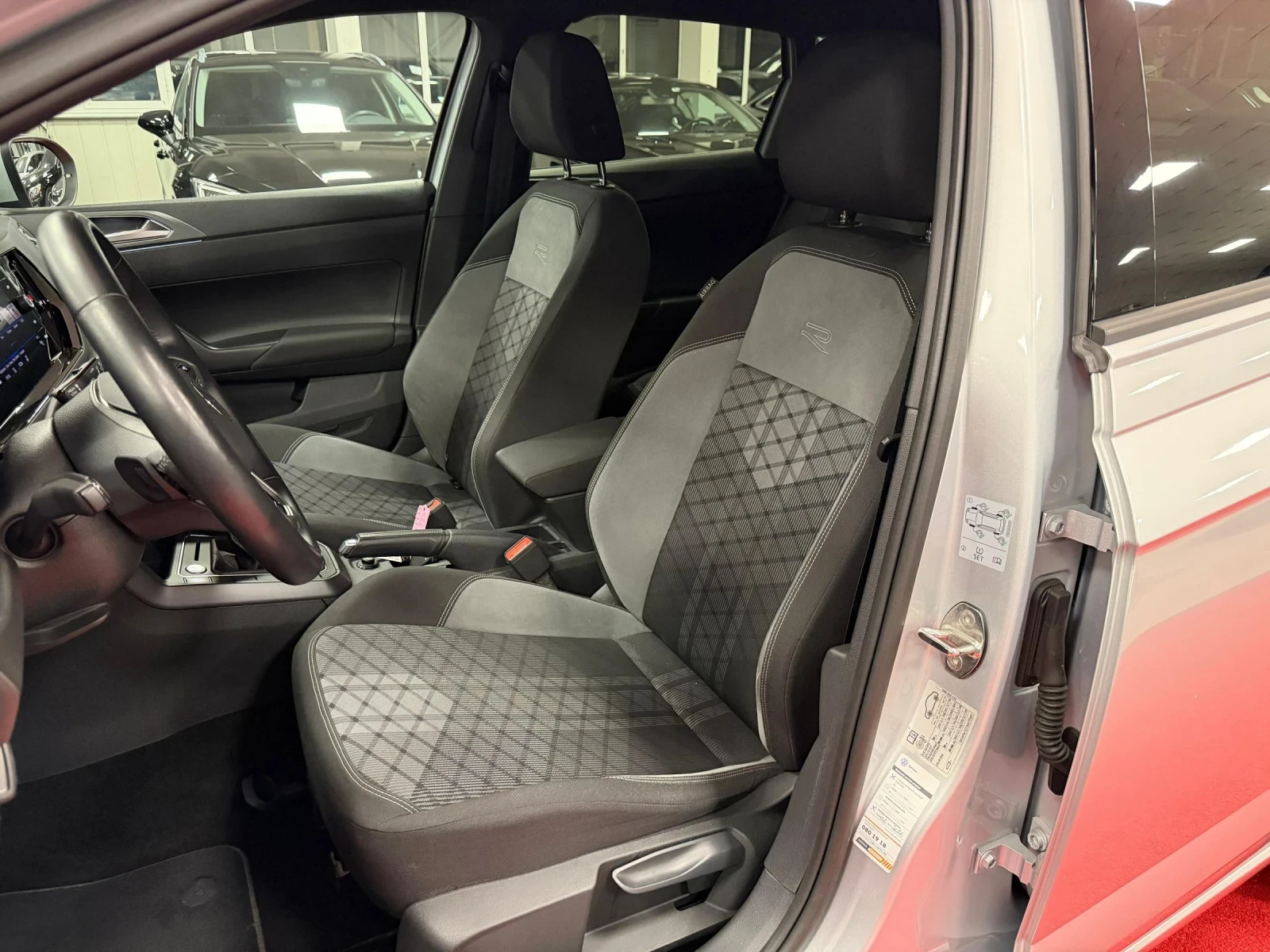 VW Taigo 2023 | R-line | 1.0 TSI | DSG7 | IQ Light, снимка 9 - Автомобили и джипове - 54724656