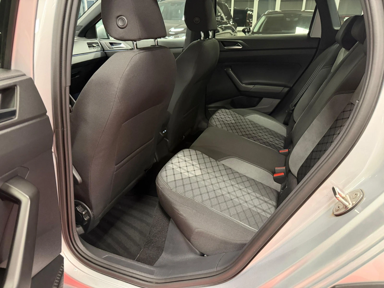 VW Taigo 2023 | R-line | 1.0 TSI | DSG7 | IQ Light, снимка 15 - Автомобили и джипове - 54724656