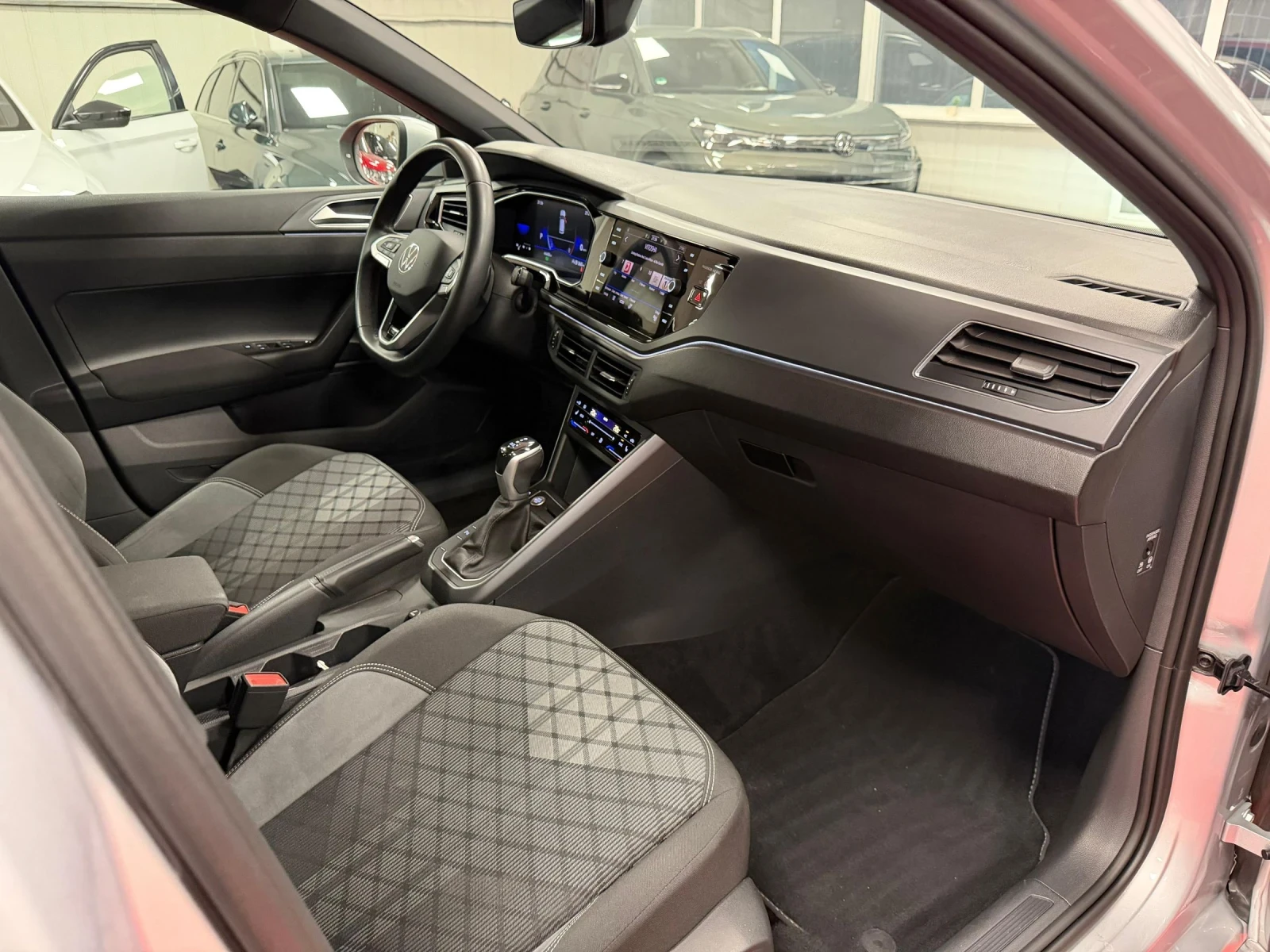 VW Taigo 2023 | R-line | 1.0 TSI | DSG7 | IQ Light, снимка 14 - Автомобили и джипове - 54724656