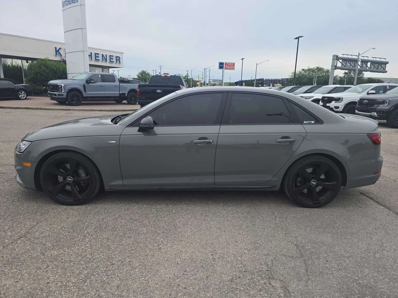 Audi A4 * Progressiv * CARFAX * БЕЗ ПЪРВОНАЧАЛНА ВНОСКА, снимка 2 - Автомобили и джипове - 55050181