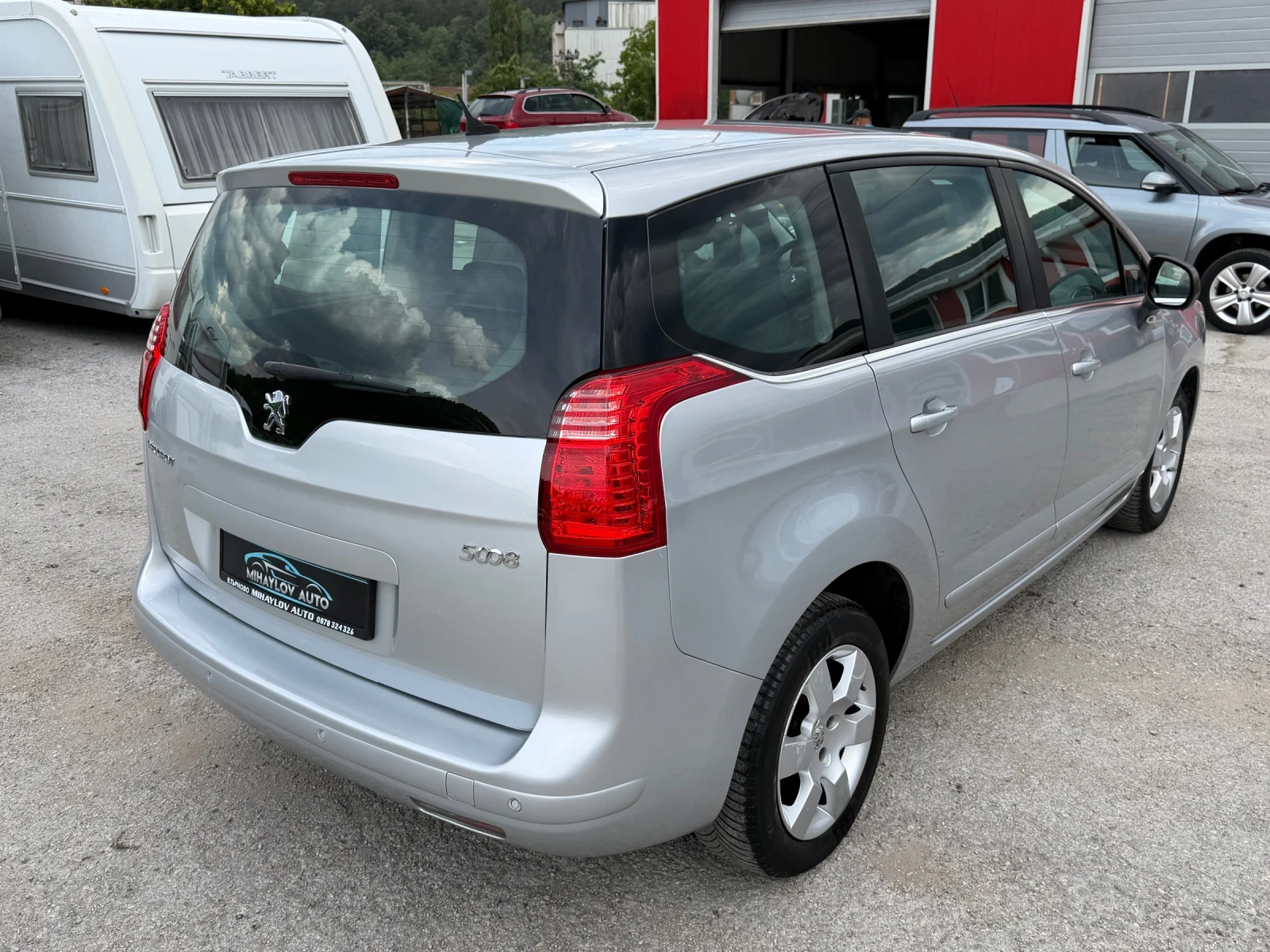 Peugeot 5008 1.6HDI 7МЕСТА/KLIMATRONIK/ЛЕТИ ДЖ./УНИКАТ, снимка 3 - Автомобили и джипове - 55211326