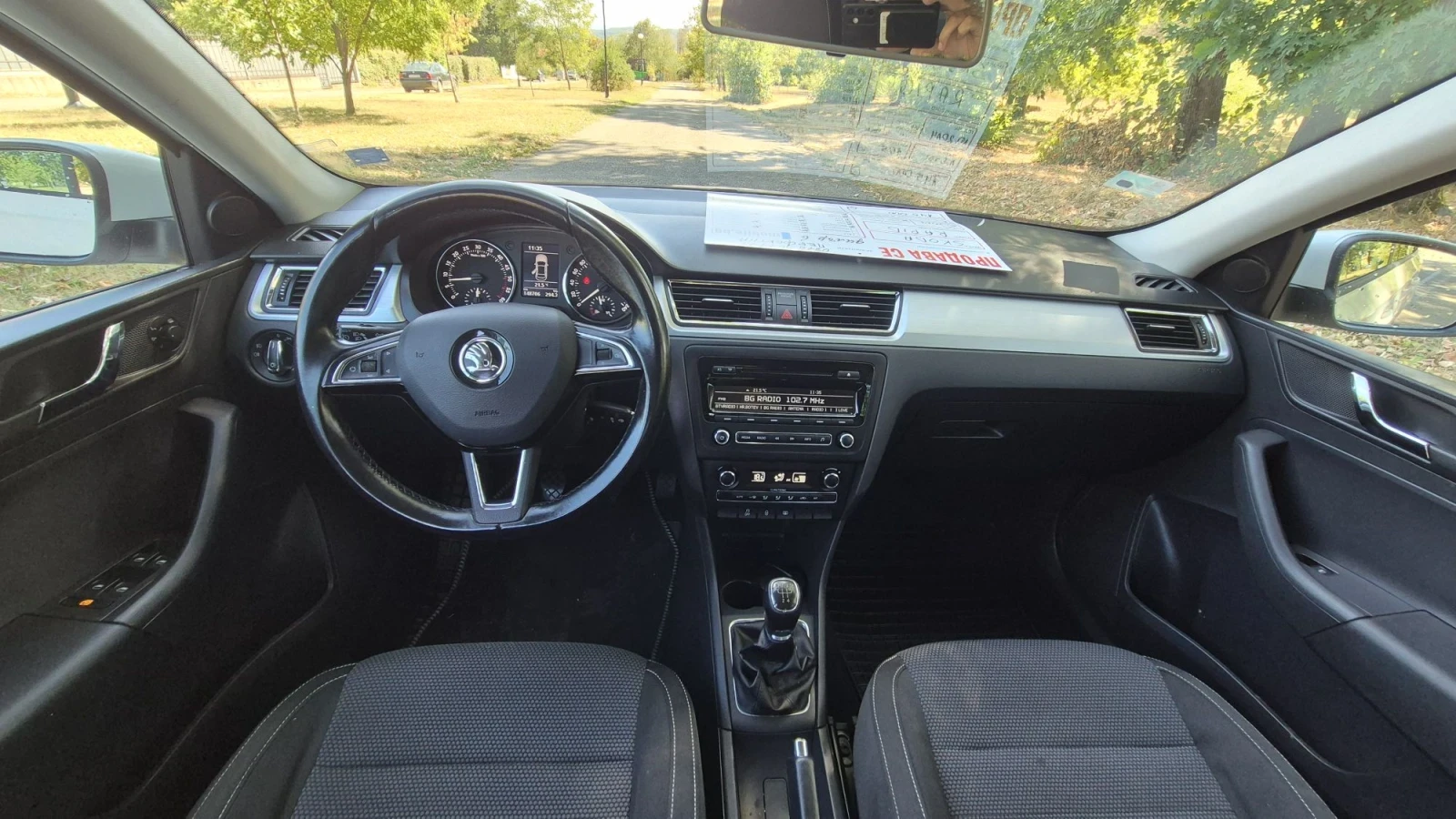 Skoda Rapid 1.6TDI 105К.С.ПЕРФЕКТНА, снимка 11 - Автомобили и джипове - 55565932