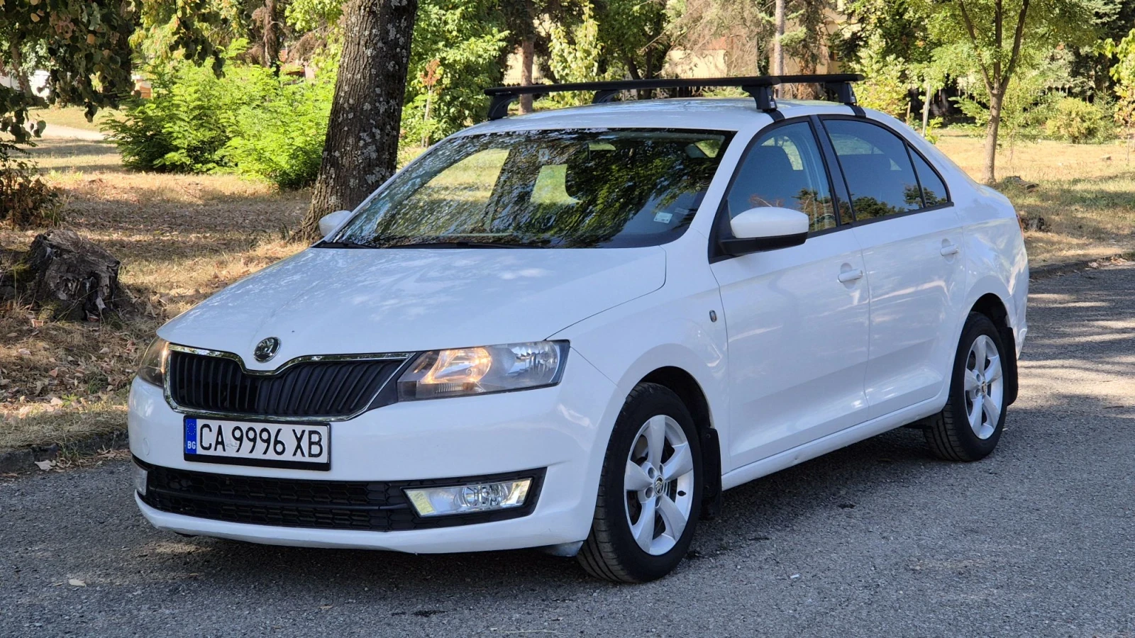 Skoda Rapid 1.6TDI 105К.С.ПЕРФЕКТНА, снимка 3 - Автомобили и джипове - 55565932