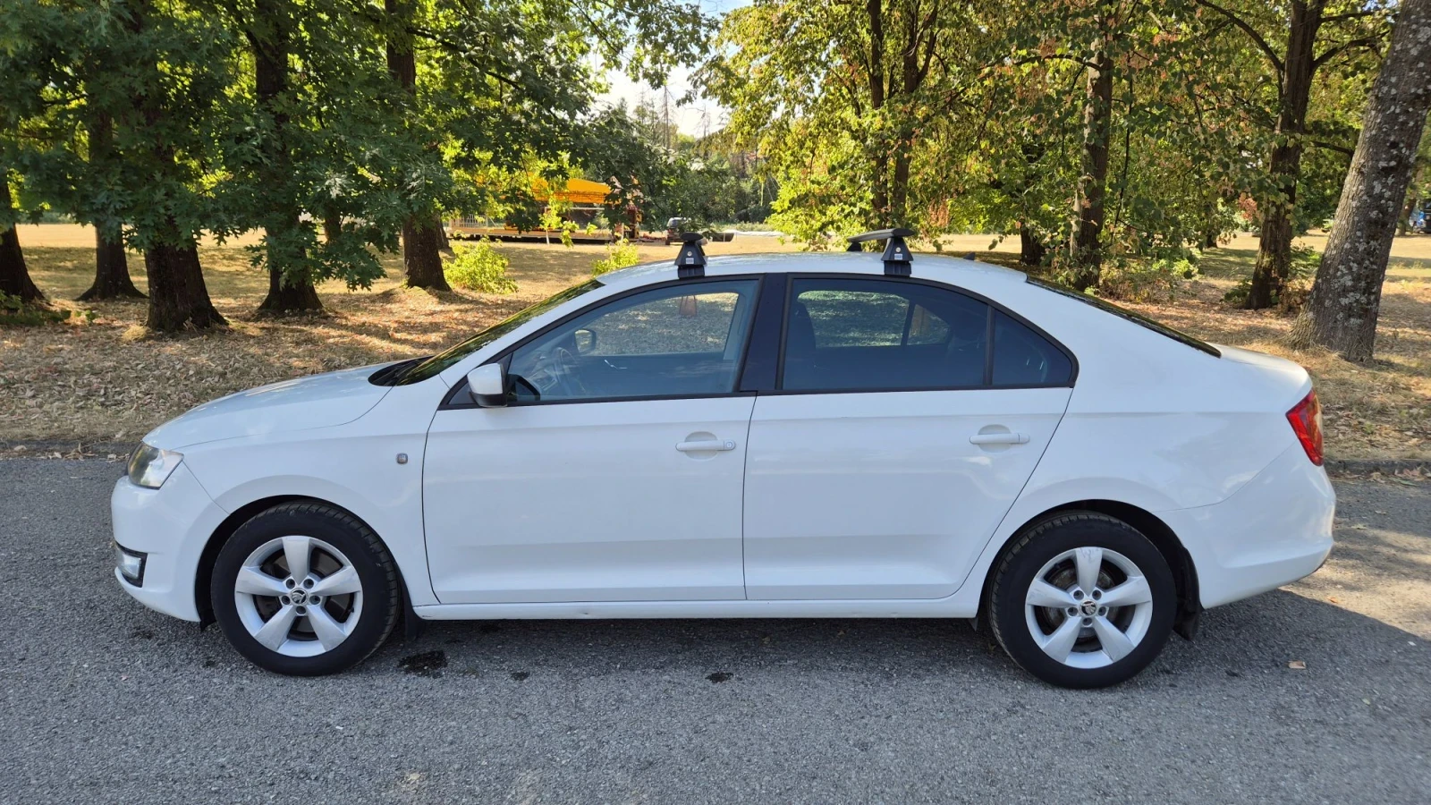 Skoda Rapid 1.6TDI 105К.С.ПЕРФЕКТНА, снимка 8 - Автомобили и джипове - 55565932