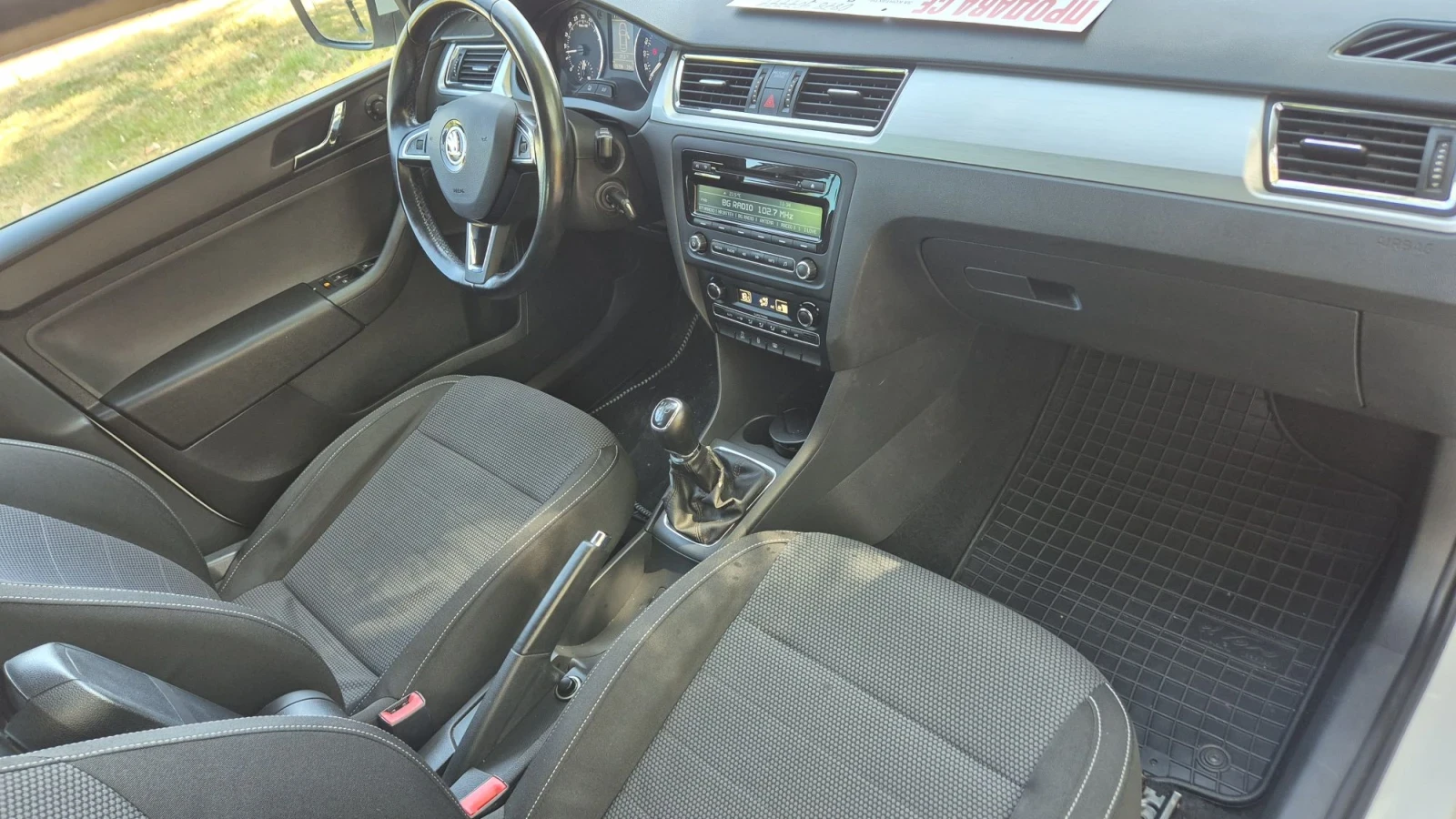 Skoda Rapid 1.6TDI 105К.С.ПЕРФЕКТНА, снимка 16 - Автомобили и джипове - 55565932