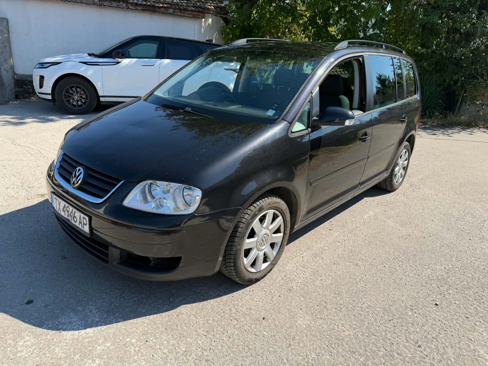 VW Touran 2.0TDI 140к.с /7-местен/ ДЕСЕН ВОЛАН, снимка 2 - Автомобили и джипове - 55752485