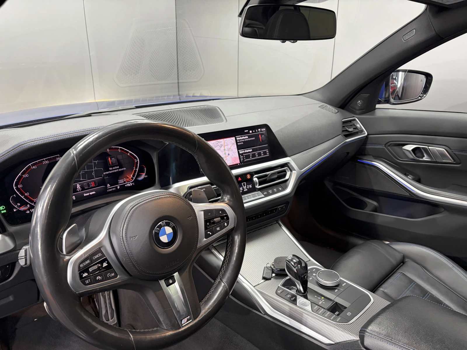 BMW 330 i xDrive M Sport, снимка 8 - Автомобили и джипове - 56244419