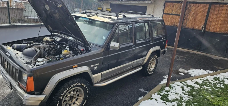 Jeep Cherokee, снимка 2 - Автомобили и джипове - 49035678