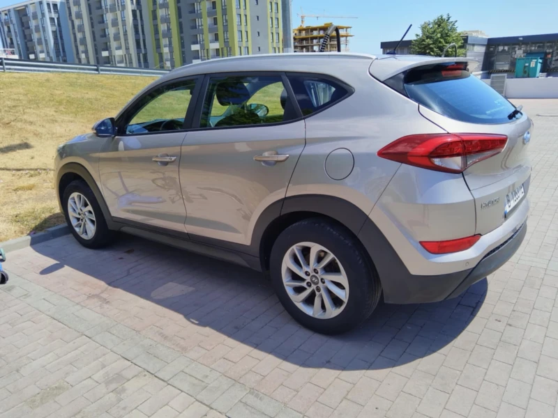 Hyundai Tucson, снимка 4 - Автомобили и джипове - 51305938