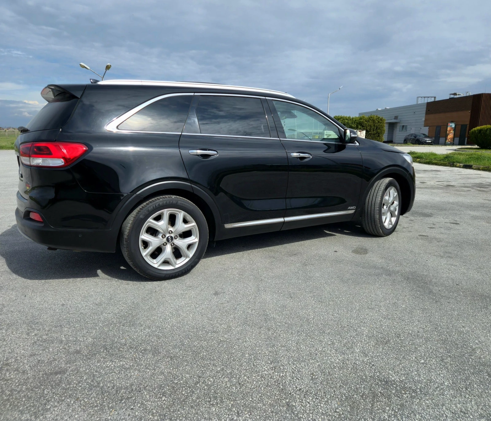 Kia Sorento FULL 2.2CRDI 4x4 PANORAMA PLATINIUM, снимка 3 - Автомобили и джипове - 54046635