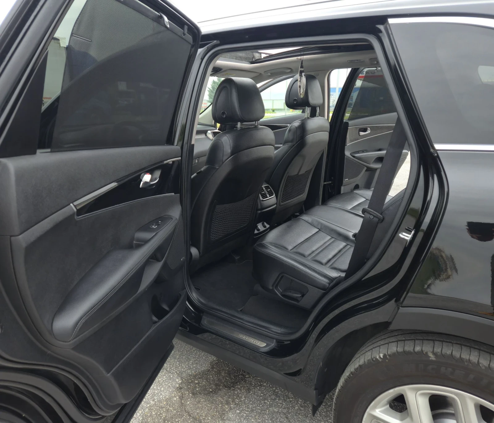 Kia Sorento FULL 2.2CRDI 4x4 PANORAMA PLATINIUM 360 Камери, снимка 16 - Автомобили и джипове - 54046635