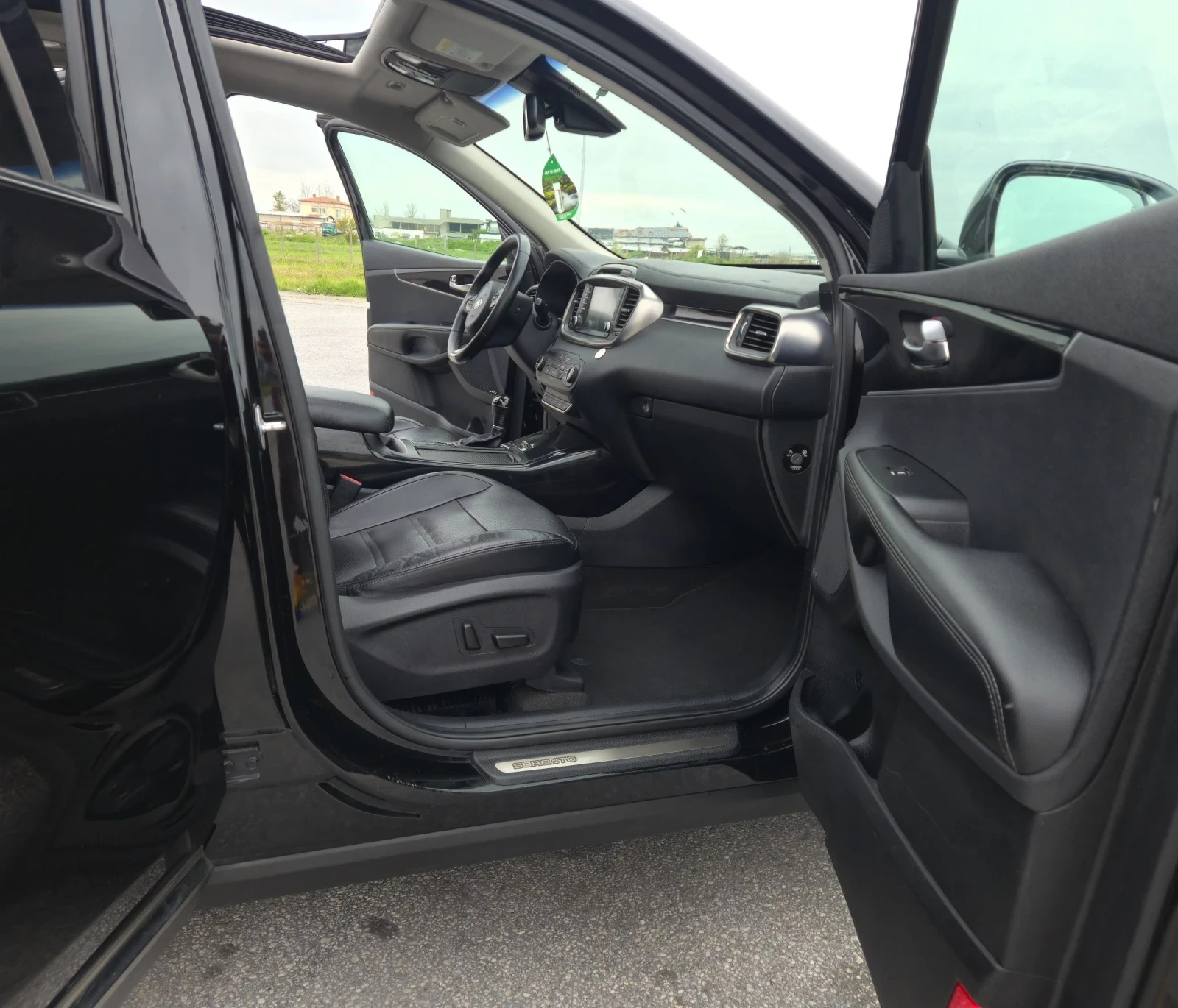 Kia Sorento FULL 2.2CRDI 4x4 PANORAMA PLATINIUM 360 Камери, снимка 15 - Автомобили и джипове - 54046635