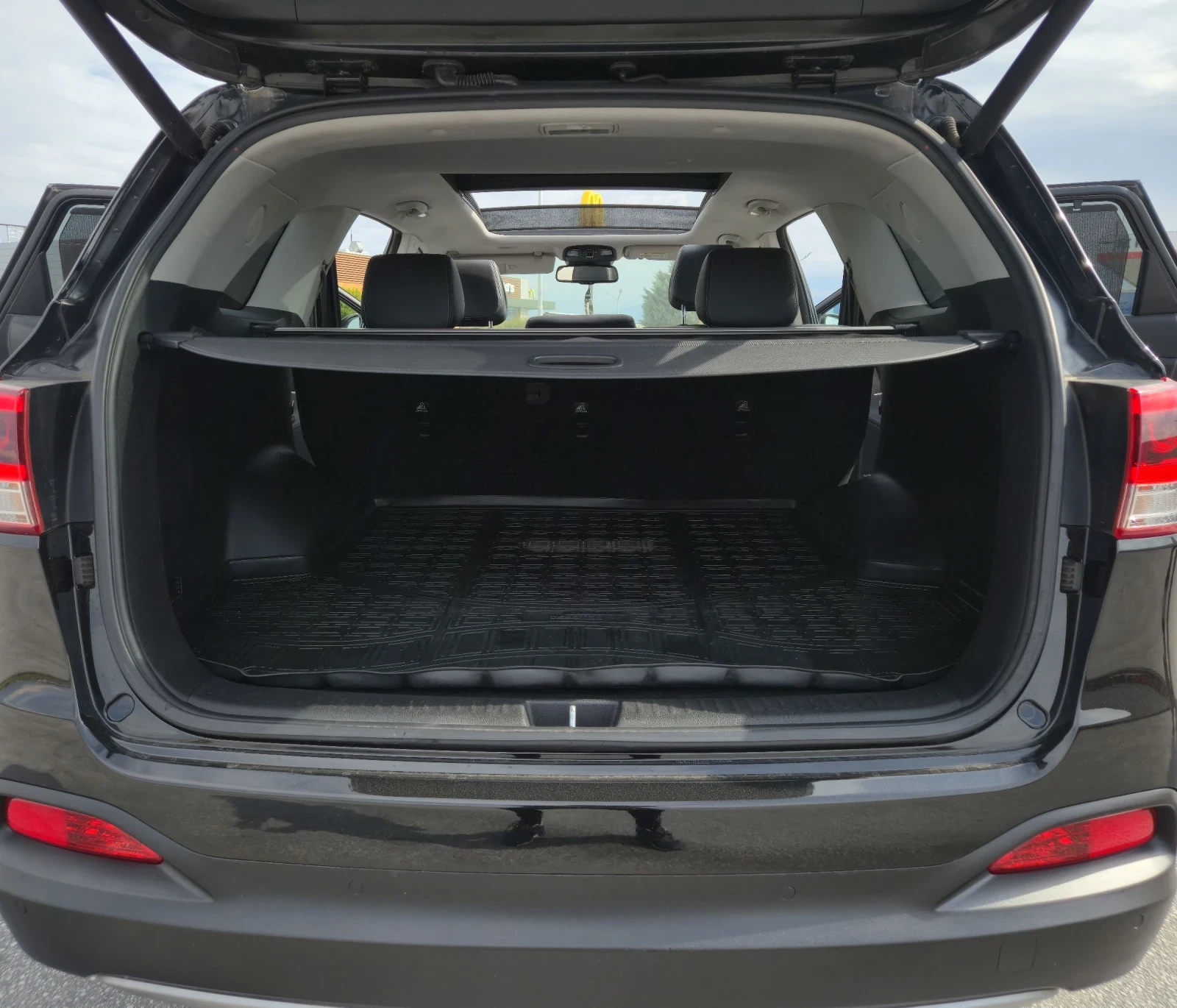 Kia Sorento FULL 2.2CRDI 4x4 PANORAMA PLATINIUM, снимка 9 - Автомобили и джипове - 54046635