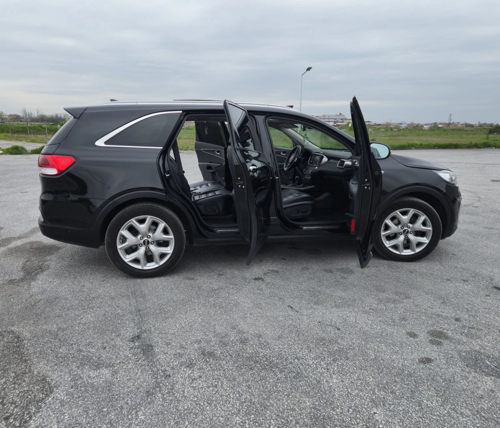 Kia Sorento FULL 2.2CRDI 4x4 PANORAMA PLATINIUM 360 Камери, снимка 3 - Автомобили и джипове - 54046635