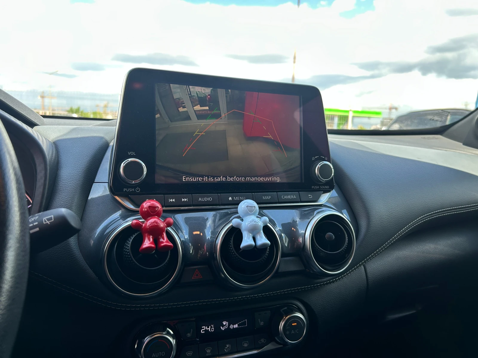 Nissan Juke 1.0 DIG-T N-Connecta, снимка 6 - Автомобили и джипове - 54521922