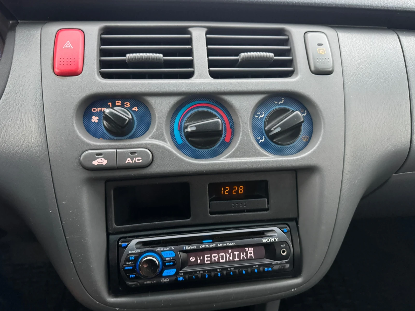 Honda Hr-v 4X4 Автоматик!, снимка 7 - Автомобили и джипове - 55632015