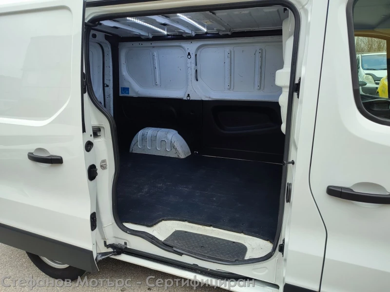 Renault Trafic L1H1 2.0 dCi (120HP) MT6, снимка 15 - Бусове и автобуси - 48249700