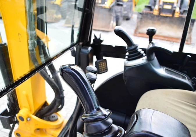 Багер JCB JCB8025ZTS, снимка 11 - Индустриална техника - 55545375